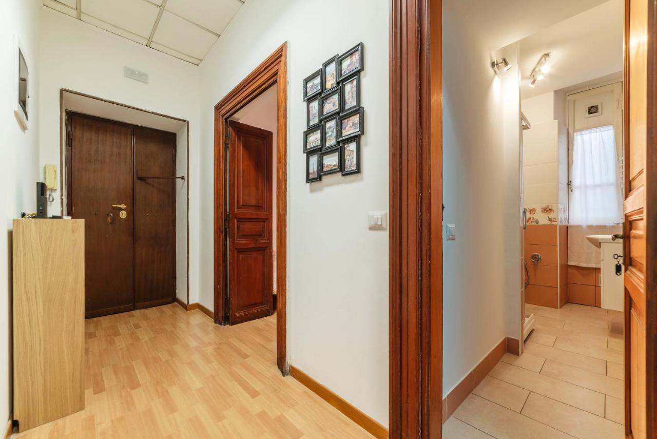 רומא Residence Borgognoni Apartments מראה חיצוני תמונה