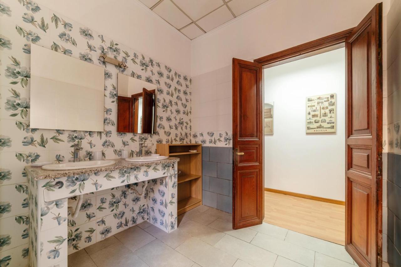 רומא Residence Borgognoni Apartments מראה חיצוני תמונה