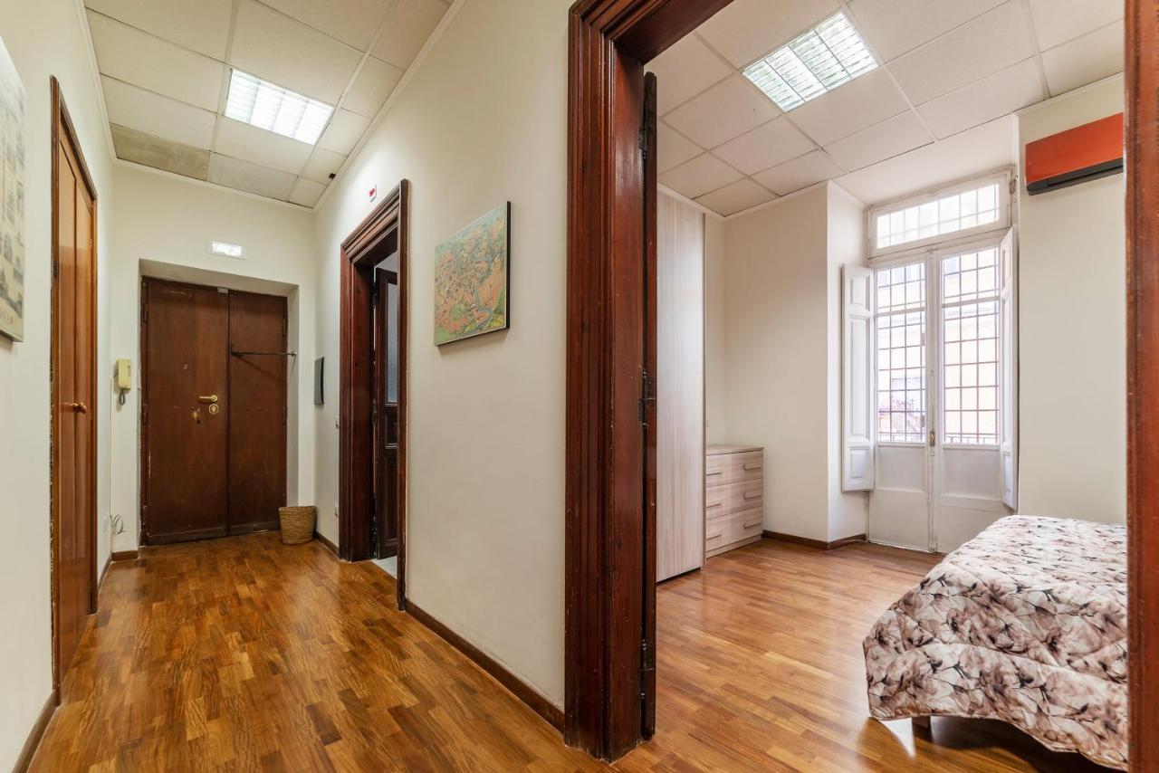 רומא Residence Borgognoni Apartments מראה חיצוני תמונה