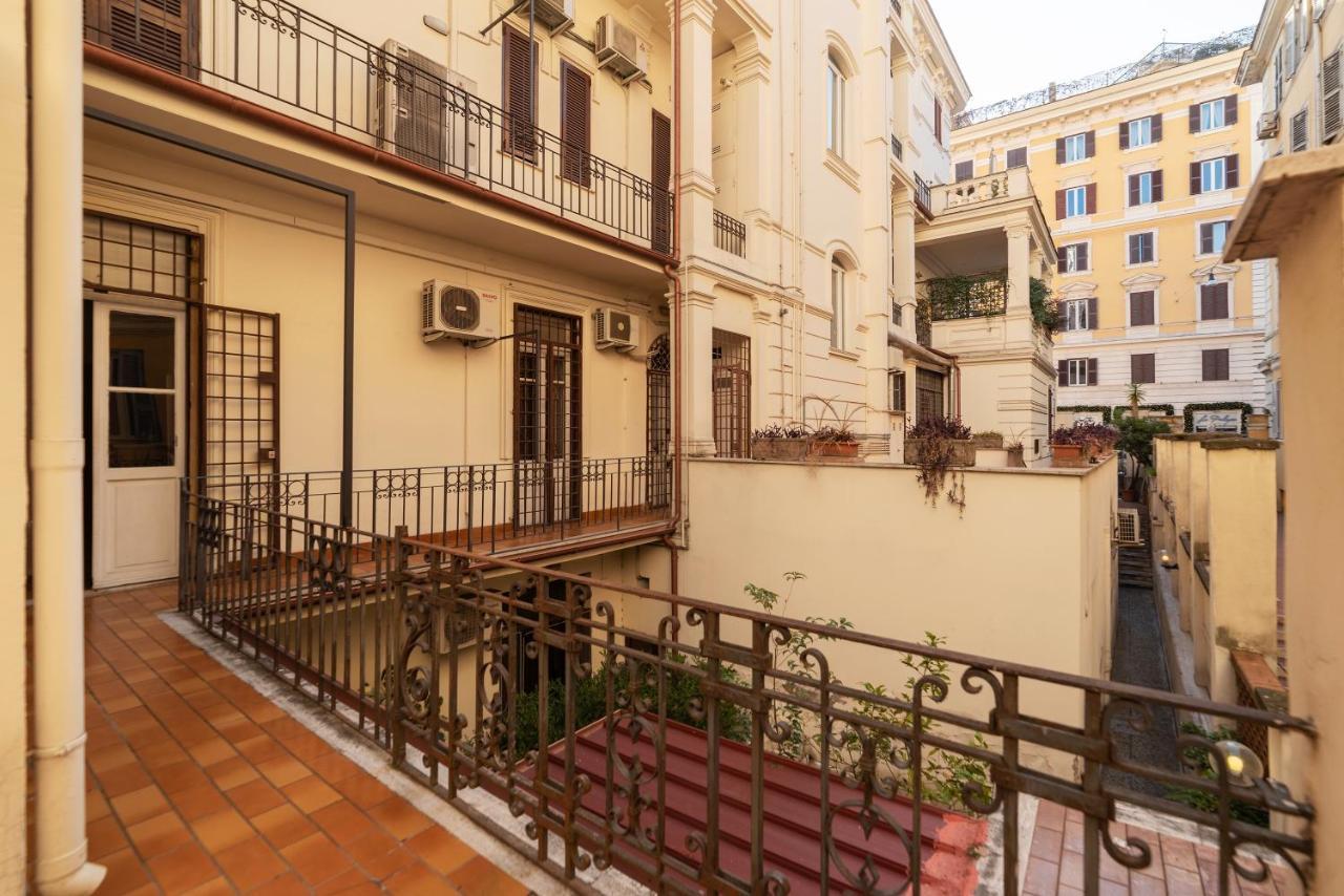 רומא Residence Borgognoni Apartments מראה חיצוני תמונה