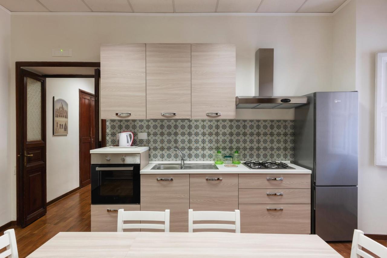 רומא Residence Borgognoni Apartments מראה חיצוני תמונה
